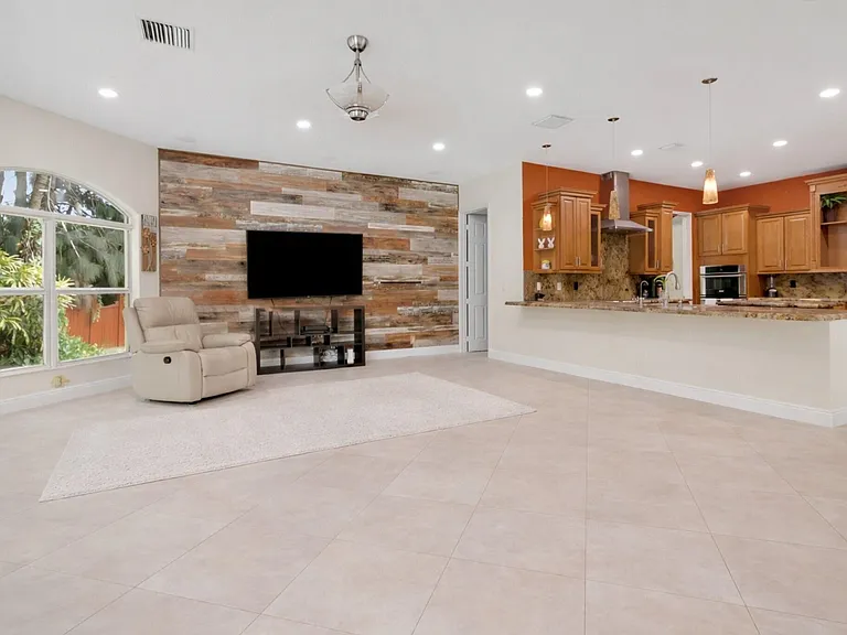 6301 SW 58th Ct — Photo 39