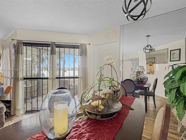 800 Independence Dr — Photo 12