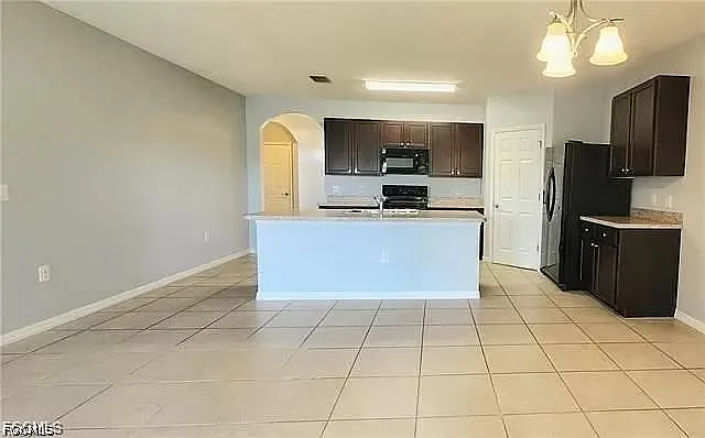 3 bed, 2.0 bath, 1828 sqft, $2,200 — Photo 4