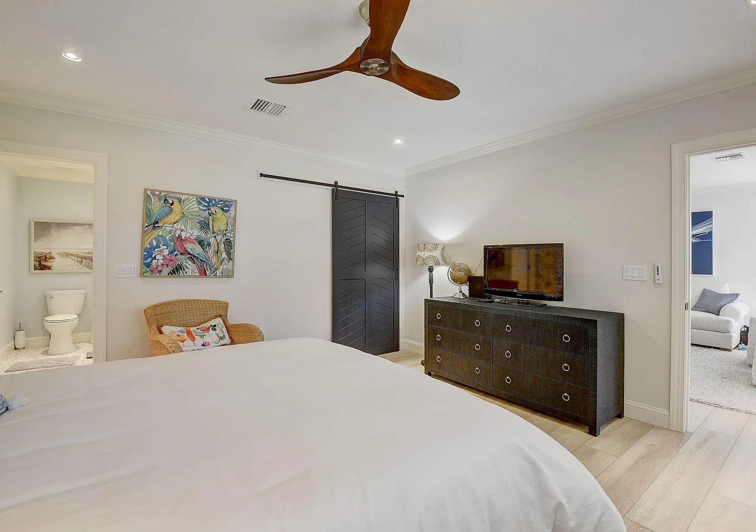 2 bed, 2.0 bath, 1364 sqft, $6,000 — Photo 2