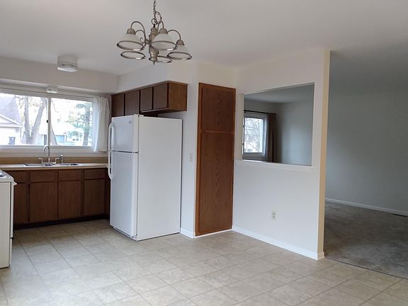 5th image of 4049 Hazelett Dr