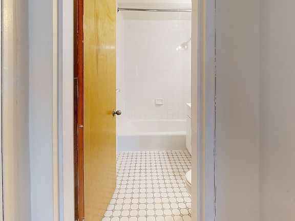 5th image of 55 W 89th St #3B