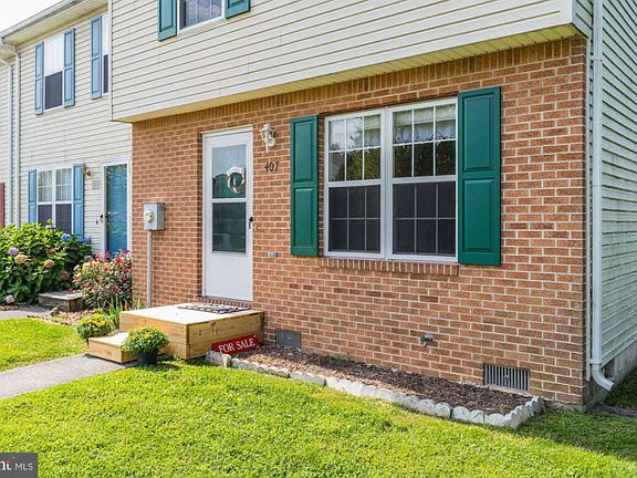 3rd image of 407 Surrey Club Ln