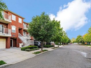 306 Weatherly Place #107, College Point, NY