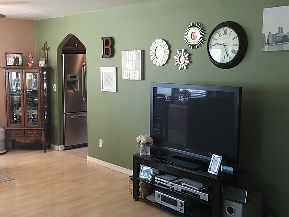 5th image of 676 Meadow Ct
