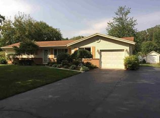 8489 Sandra Kay Dr, Lambertville, MI 48144