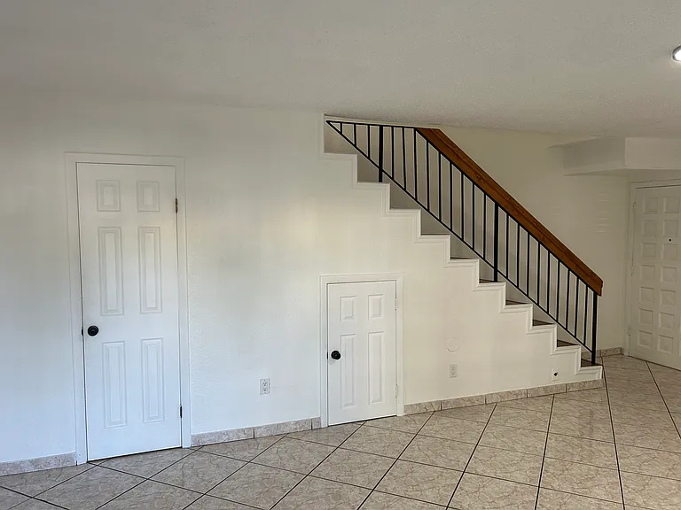 2201 W 53rd Pl — Photo 7