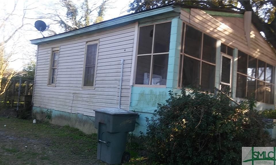 2nd image of 240 Eagle St