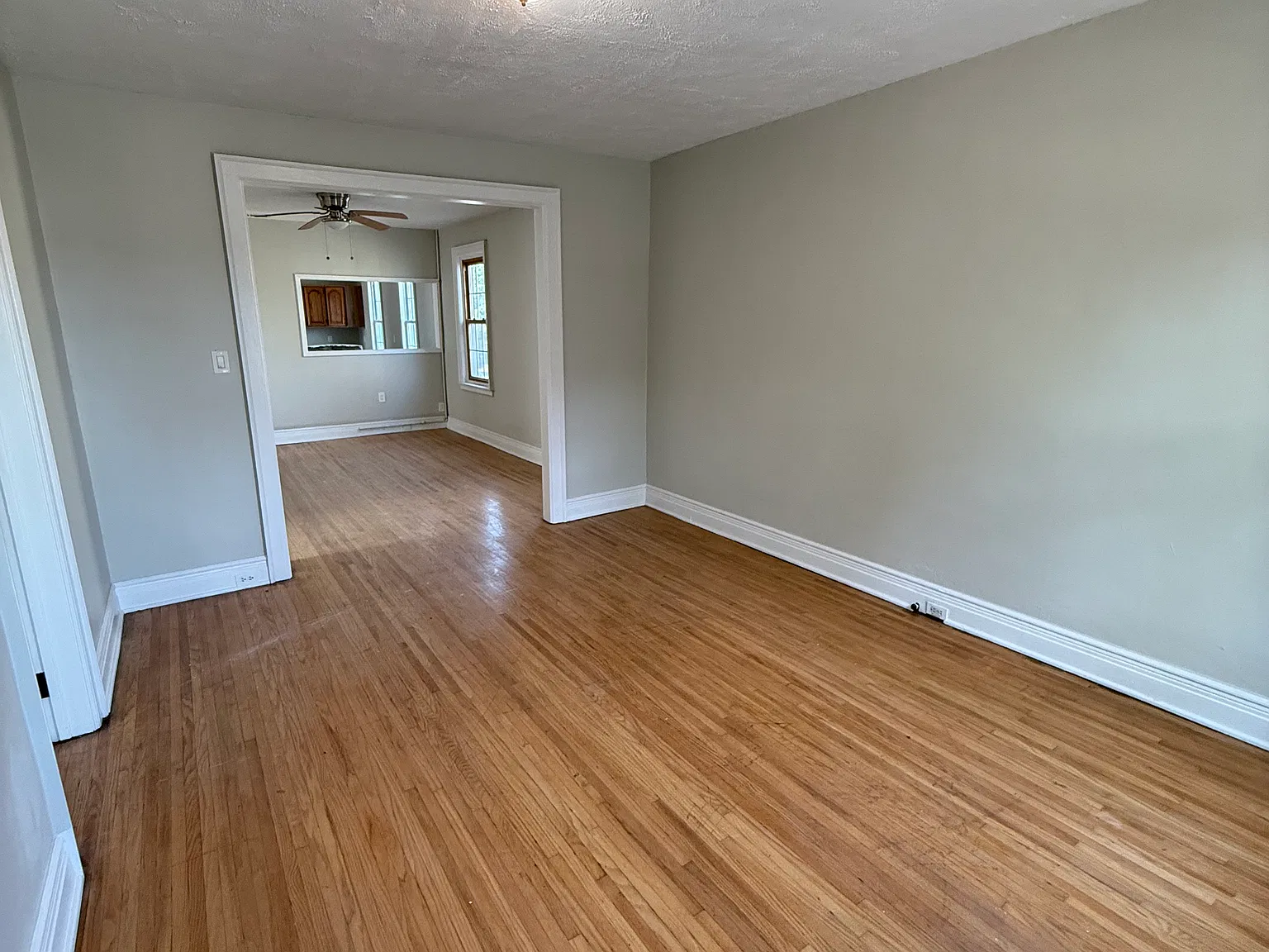 3 bed, 1200 sqft, $1,300 — Photo 1