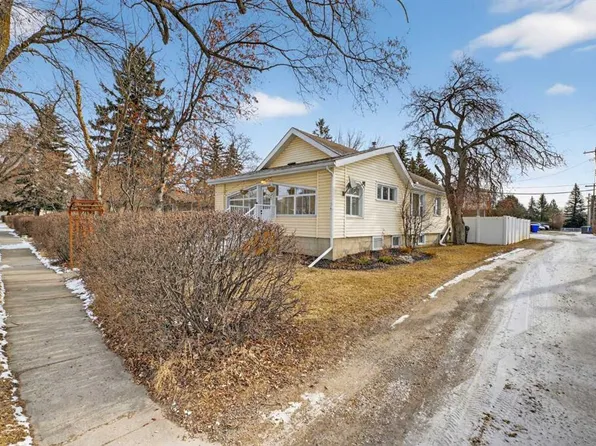 4625 W 47th Ave, Olds, AB T4H 1C7