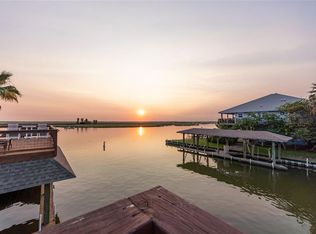 218 Barracuda St, Bayou Vista, TX 77563