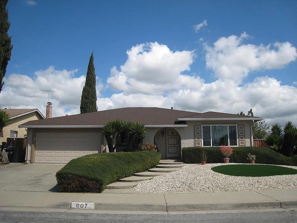 1st image of 907 Cape Morris Pl