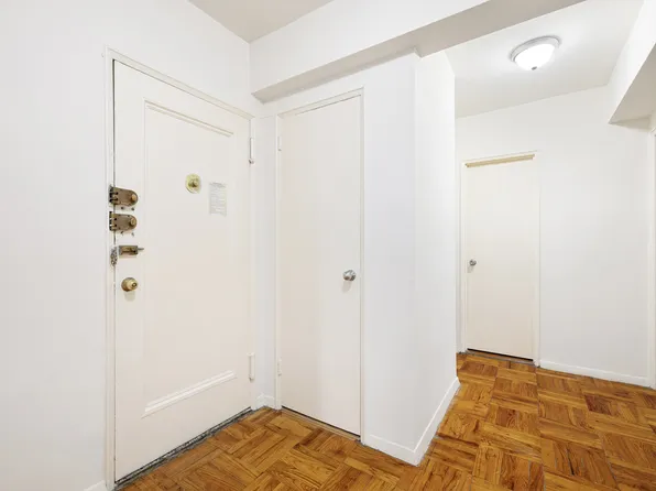 3130 Grand Concourse image 3 of 26