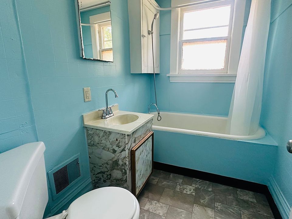 2nd image of 427 S Jackson St #2