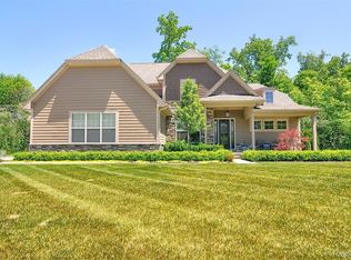 31285 Old Stage Rd, Bingham Farms, MI 48025