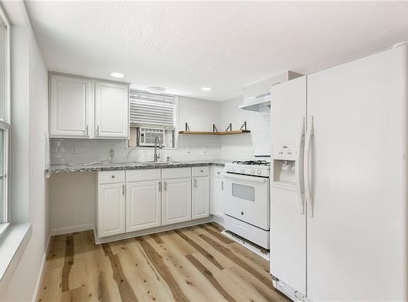 5th image of 1828 5th St #2