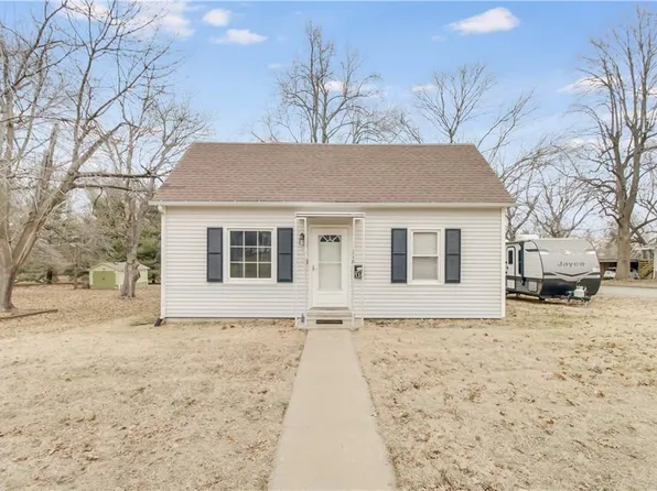 116 E 12th St, Higginsville, MO 64037