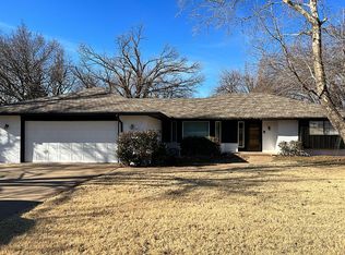 17 N Trail Ridge Rd, Edmond, OK 73012