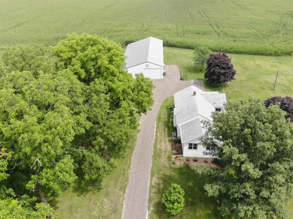9783 N Main Rd, Rockton, IL 61072