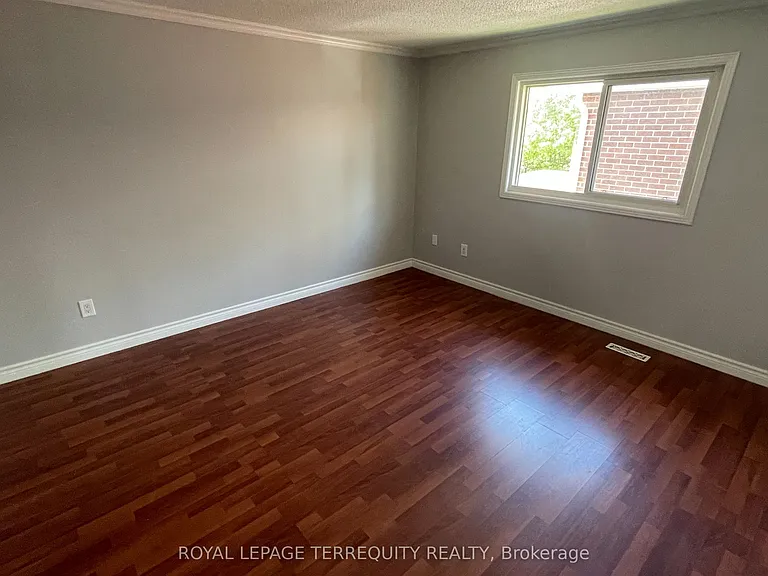 3151 Bracknell Cres — Photo 18