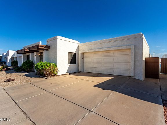 3rd image of 919 E VILLA MARIA Drive