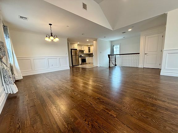3rd image of 45-15 Browvale Ln Floor 2