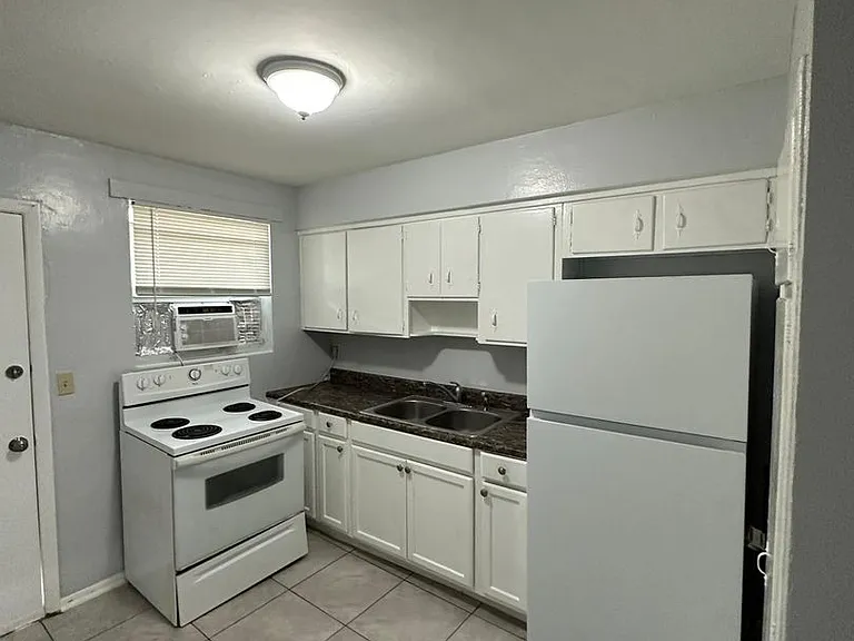 2020 Palafox St — Photo 1