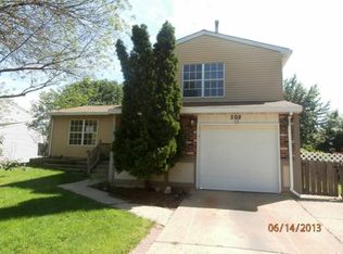 208 Yellow Pine Dr, Bolingbrook, IL 60440