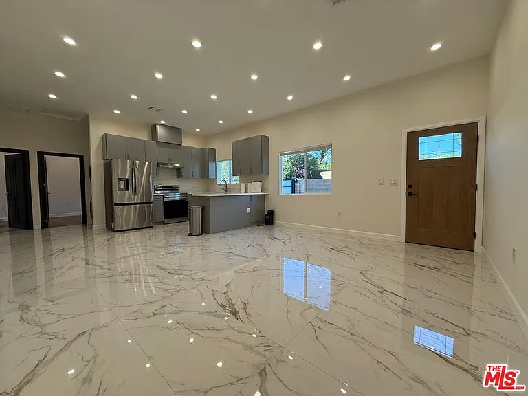 5822 Denny Ave — Photo 1