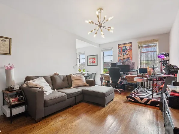 6109 39th Ave APT N4, Woodside, NY 11377