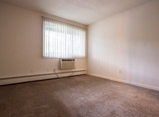 15 Old Carriage Rd APT 43, West Warwick, RI 02893