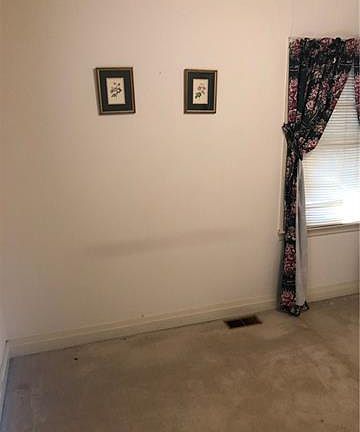5th image of 915 Brierwood St