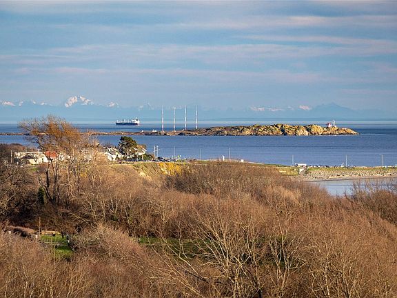 3rd image of 670 Dallas Rd #902