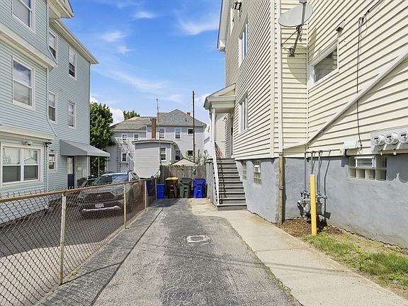 4th image of 442 Hope St