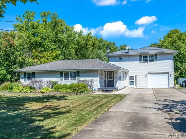 52 Robinson St, Silver Creek, NY 14136
