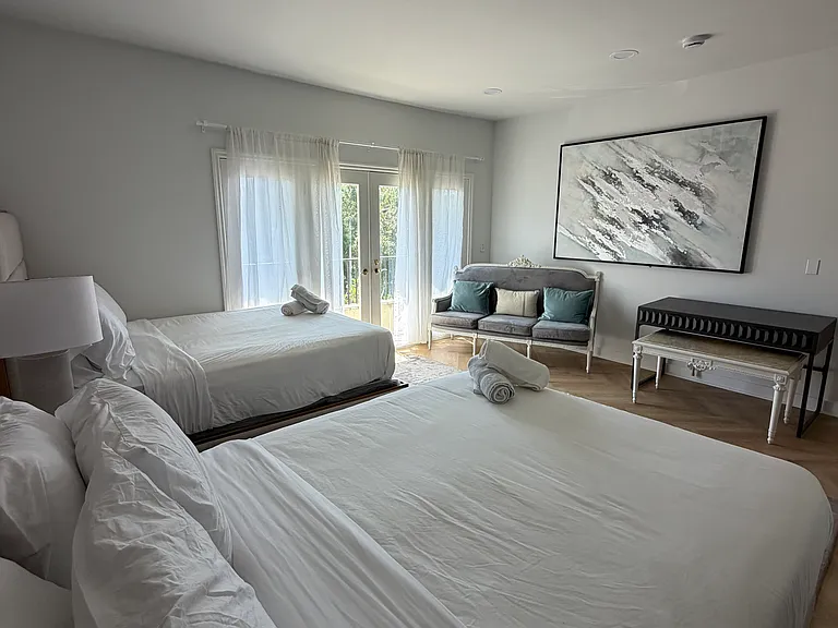 435 Arnaz Dr #200 — Photo 10