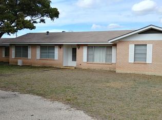206 River Oaks Rd, Comfort, TX 78013
