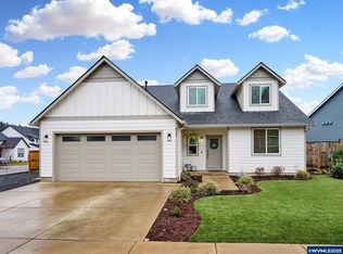 833 Hawk Dr, Silverton, OR 97381