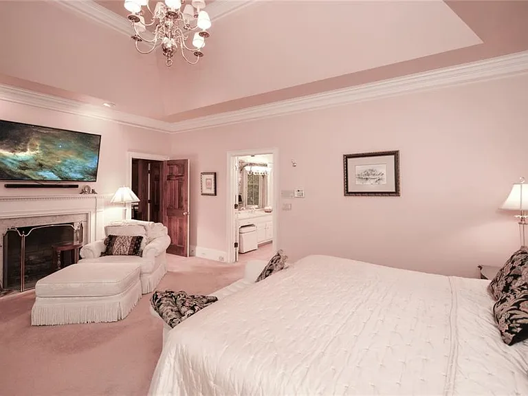 1640 Lazy River Ln — Photo 36