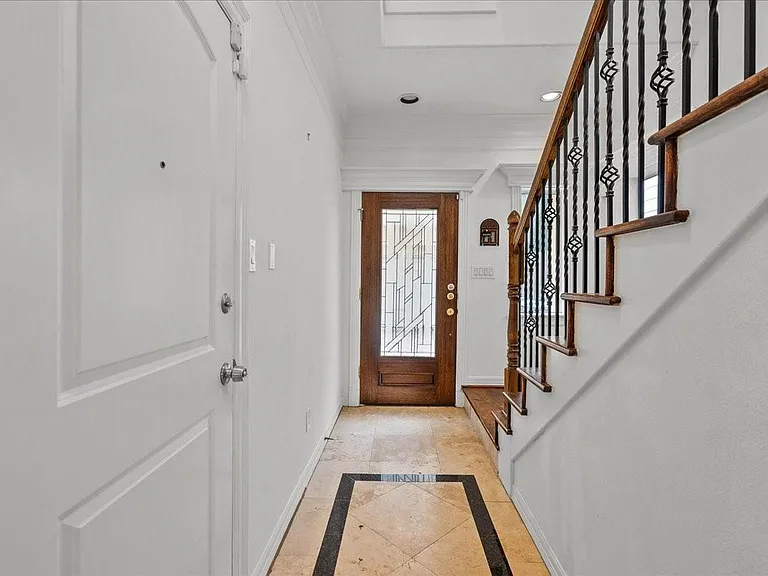 6118 Tyne St — Photo 3