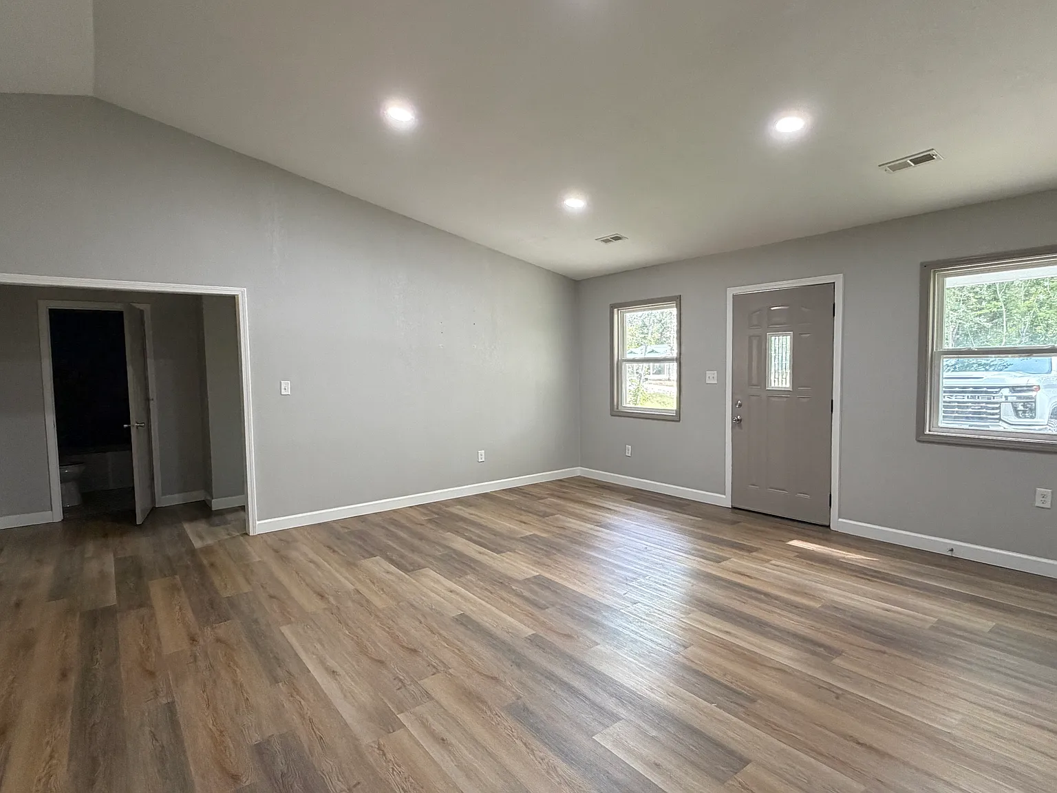 3 bed, 1500 sqft, $1,250 — Photo 2