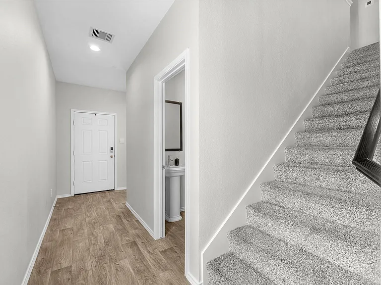 5455 Pinetree Crescent Ln — Photo 6