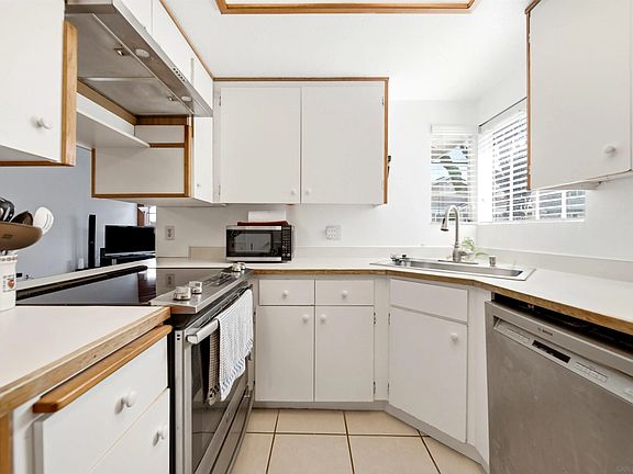 3rd image of 261 Riverview Way