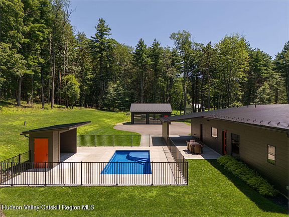 5th image of 501 Birch Street