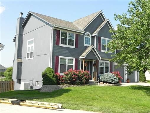 1st image of 1008 NE Scenic Cir