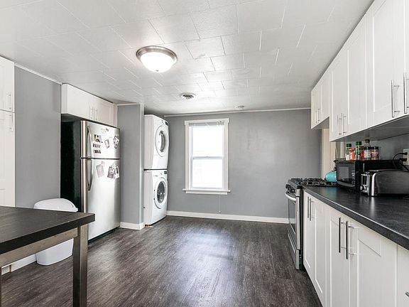 3rd image of 513 19th Ave NE #2