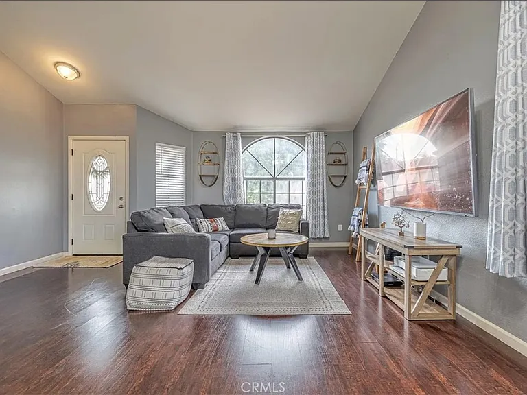 37526 Rose St — Photo 2
