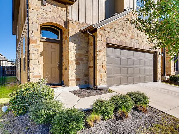 3rd image of 908 Sleepy Dell Ln