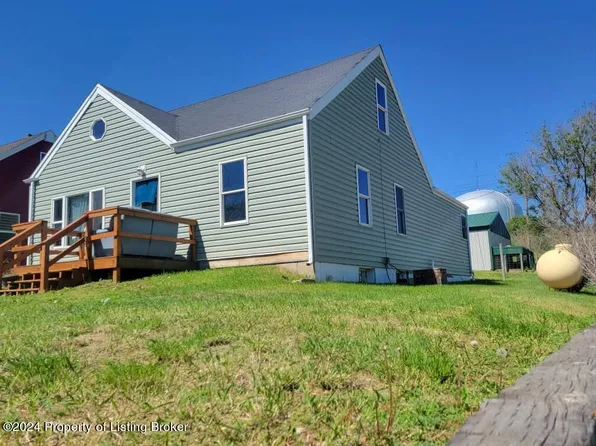 101 7th Ave W, Lemmon, SD 57638