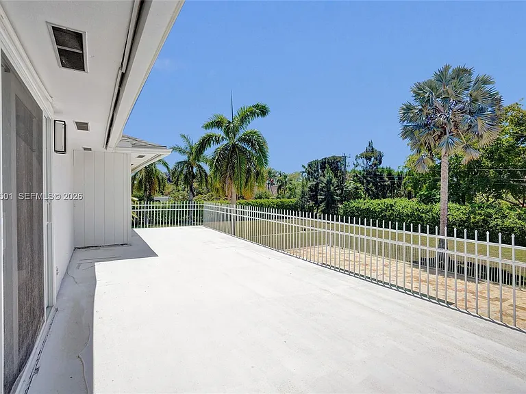 4024 Frances Dr — Photo 6